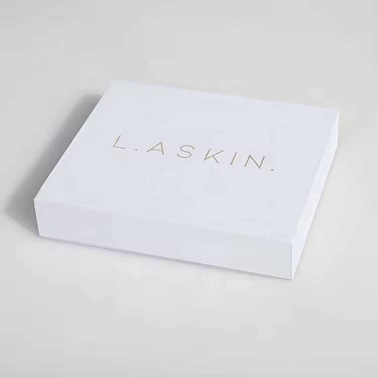 Custom Gold Foil Private Label Empty White Fancy Magnetic Skincare Products Set Box Packaging With Insert