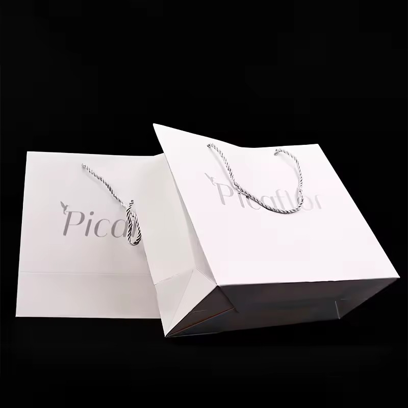 Luxury Printed Silver Foil Clothing Packaging Paper Bag Shopping Paper Bag For Clothes