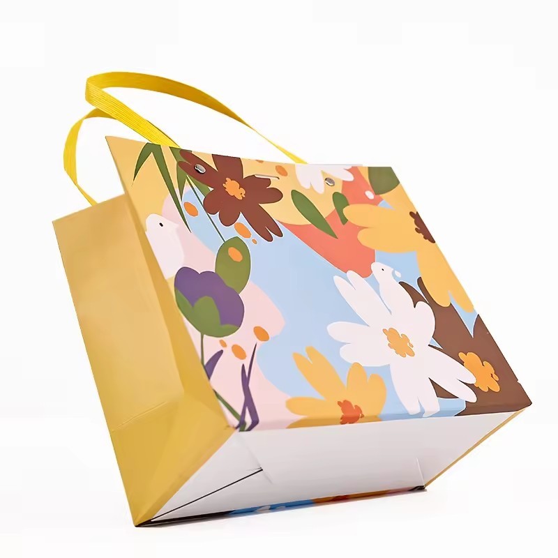 Luxury gift paper bag with your logo jewelry portable promotional oem competitive biodegradable paper bag foil