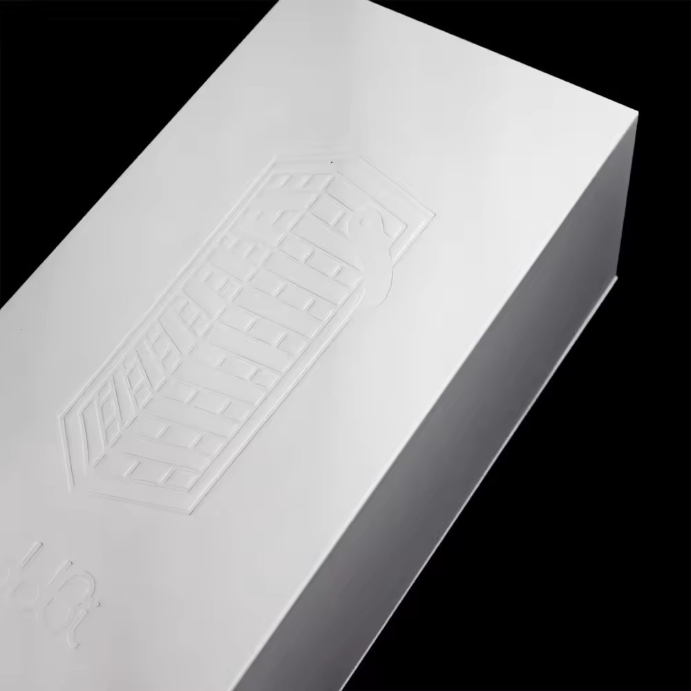 Luxury White Cardboard Paper Packaging Magnetic Lid Rigid Satin Gift Box