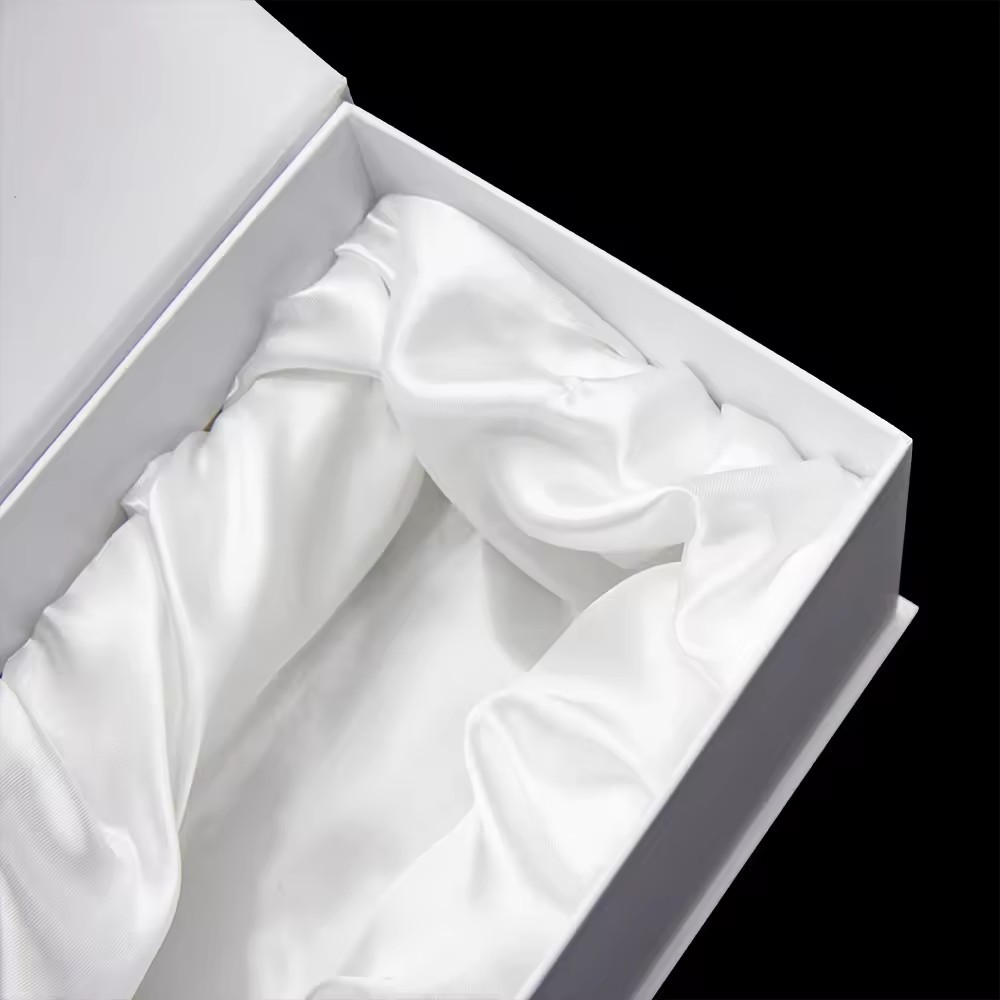 Luxury White Cardboard Paper Packaging Magnetic Lid Rigid Satin Gift Box