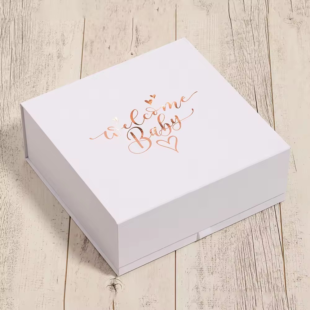 Magnetic Lid White Gift Box Rigid Packaging Gift Box With Custom Logo