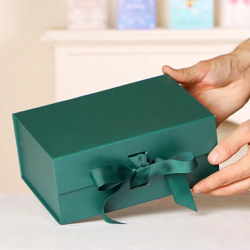 Magnet Folding Green Color Rigid Packaging Hamper Ribbon Gift Box With Custom Logo