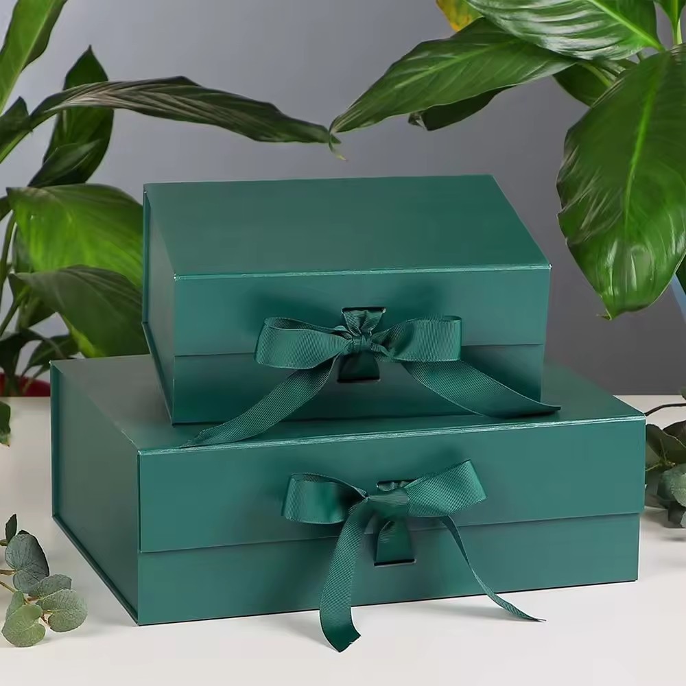 Magnet Folding Green Color Rigid Packaging Hamper Ribbon Gift Box With Custom Logo