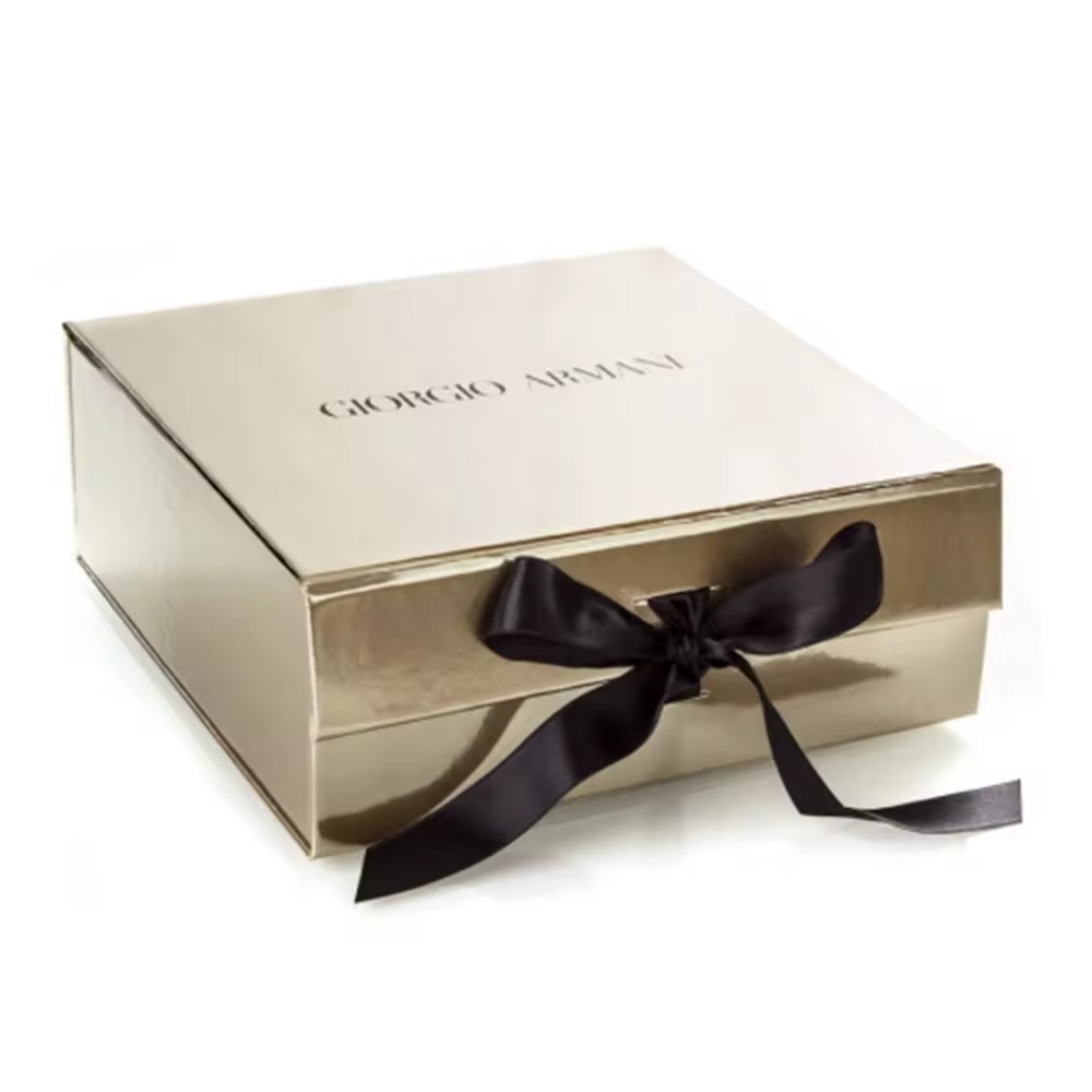 Exquisite Metallic Gold Packaging Magnetic Folding Rigid Paper Hamper Gift Boxes With Ribbon Closure